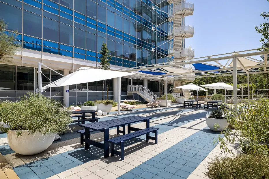 Blue Building terraza